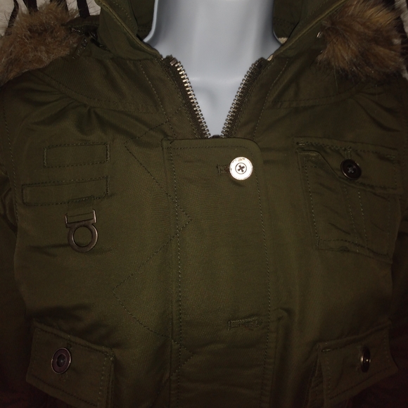 Army green cropped winter coat with fur hood - Picture 4 of 7